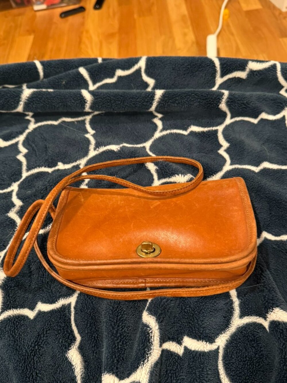 Vintage Coach Dinky 9375 Tan Leather Crossbody Shoulder Bag Turnlock